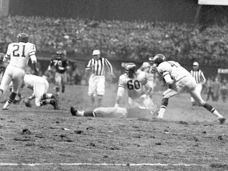 Philadelphia Eagles' Chuck Bednarik (60)