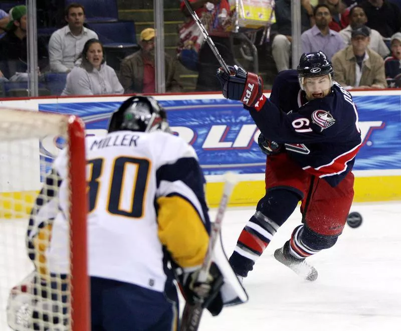 Rick Nash scores on a power-play goal against the Buffalo Sabres