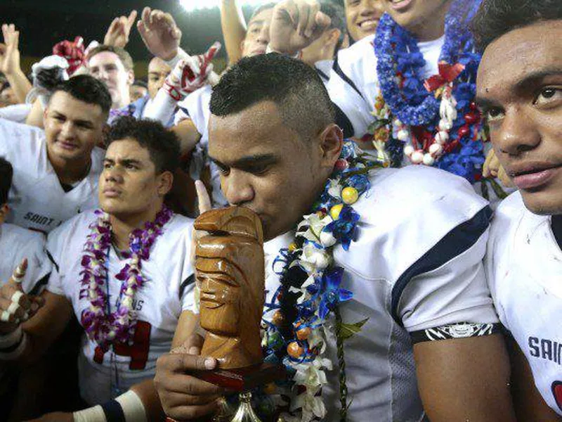 Saint Louis School quarterback Tua Tagovailoa