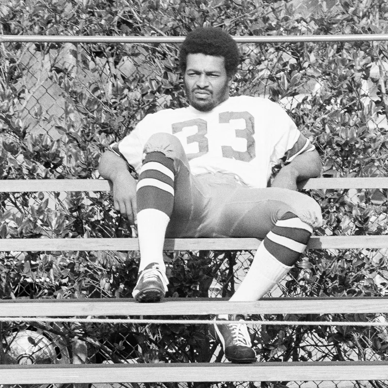 Dallas Cowboy running back Duane Thomas sits