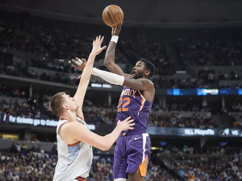 Phoenix Suns center Deandre Ayton