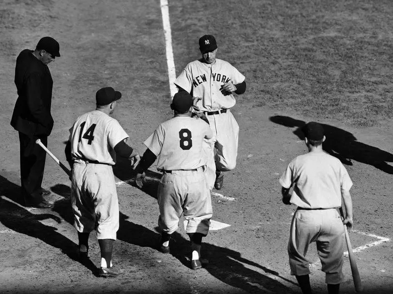 Gene Woodling greets Joe Dimaggio and Yogi Berra at home