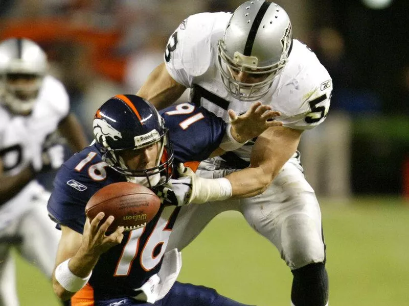 Oakland Raiders linebacker Bill Romanowski