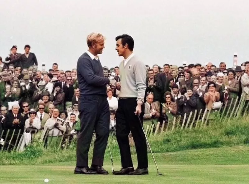 Jack Nicklaus and Tony Jacklin shake hands at Ryder Cup