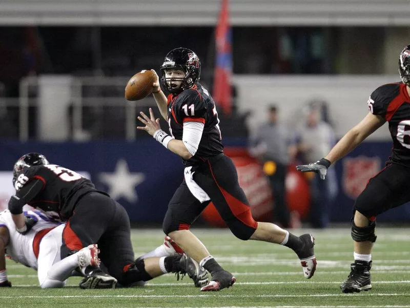 Baker Mayfield playing at Lake Travis High School