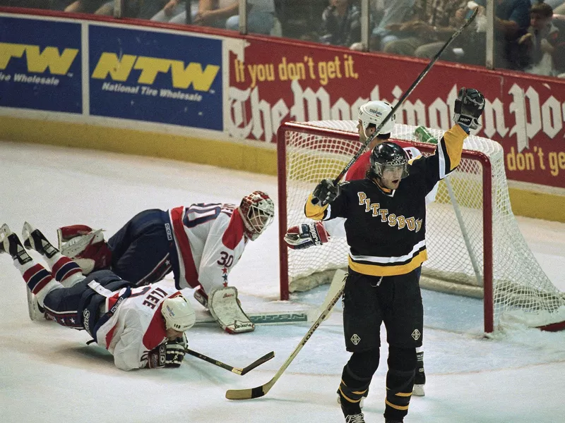 Pittsburgh Penguins Jaromir Jagr celebrates