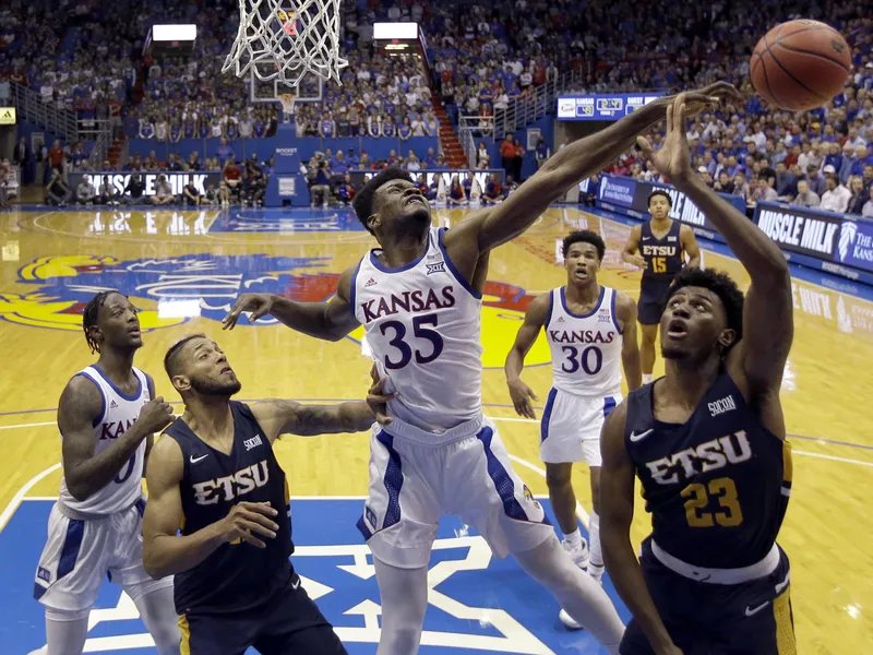 Kansas center Udoka Azubuike blocks shot