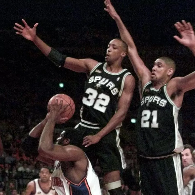 Tim Duncan and Sean Elliott Defend