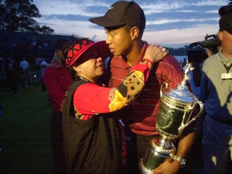 tiger woods holding u.s. open trophy