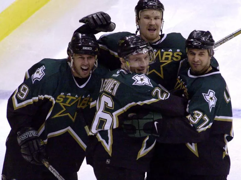 Jere Lehtinen celebrates with teammates