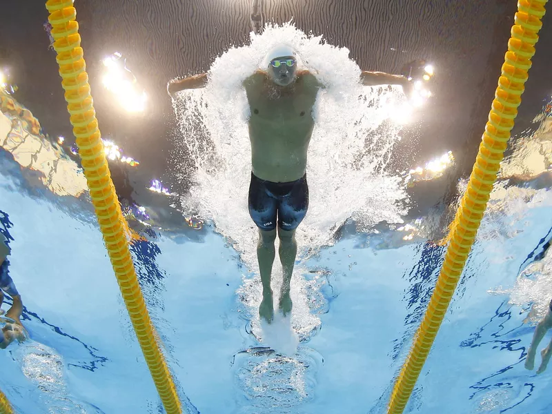 USA's Ryan Lochte competes