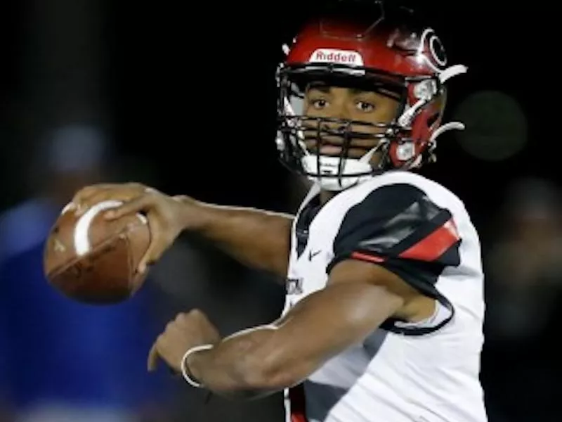 Centennial High quarterback Izzy Carter