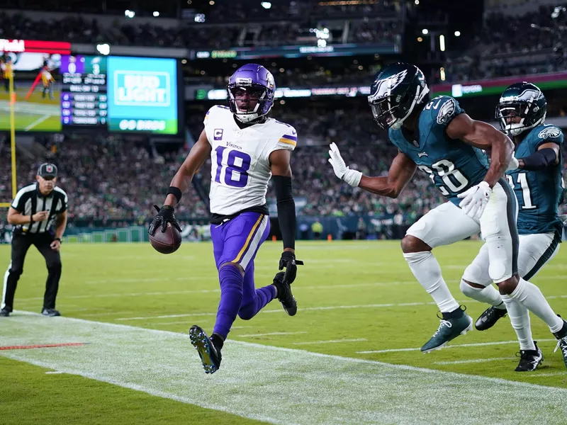 Minnesota Vikings wide receiver Justin Jefferson makes a play against the Philadelphia Eagles