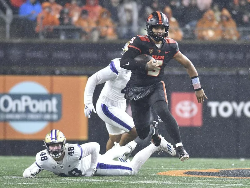 Oregon State quarterback DJ Uiagalelei