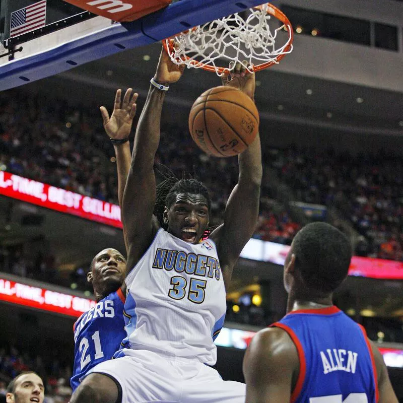 Kenneth Faried dunks ball