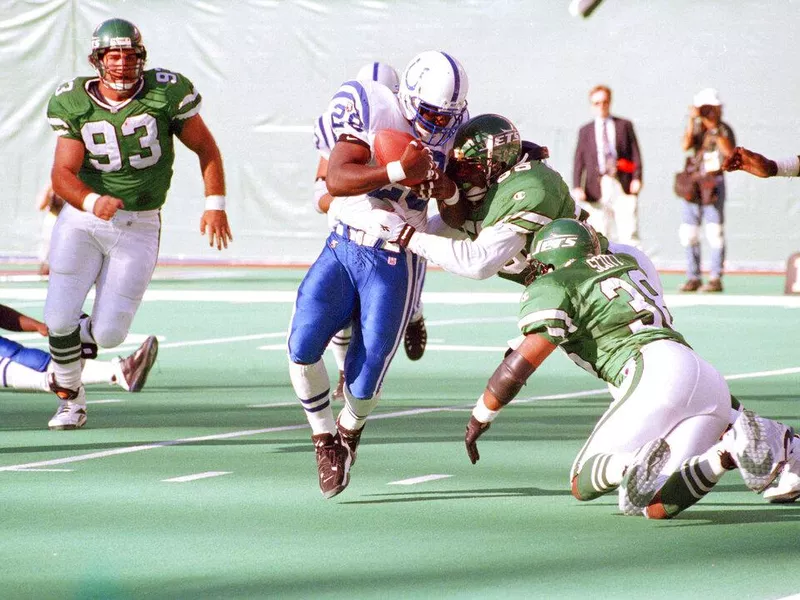 Jets defenders tackling Marshall Faulk