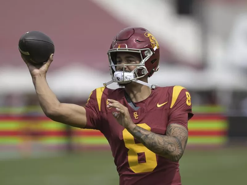 USC quarterback Malachi Nelson