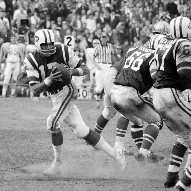 New York Jets' quarterback Joe Namath fades back