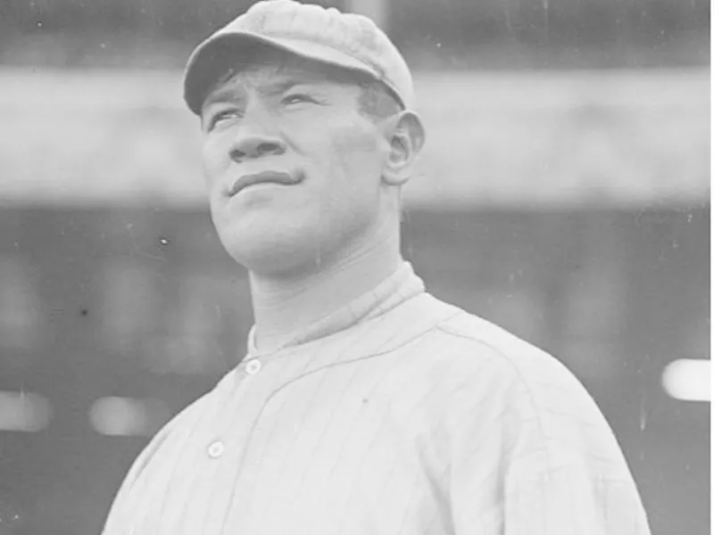 Outfielder Jim Thorpe