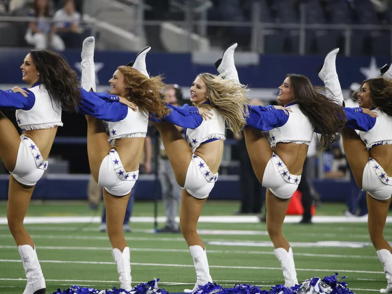 Dallas Cheerleading squad performing