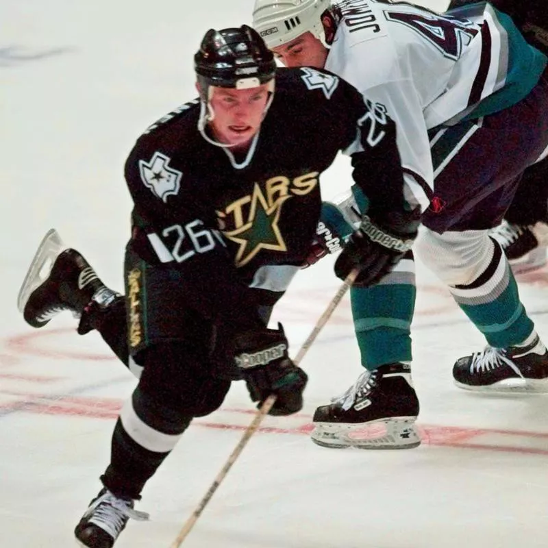 Jere Lehtinen drives down the ice