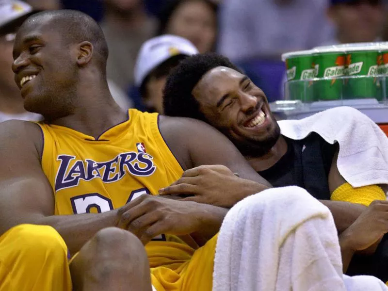 Shaq and Kobe laughing on bench