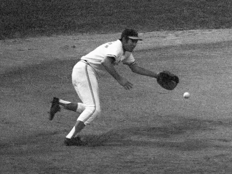 Brooks Robinson fielding