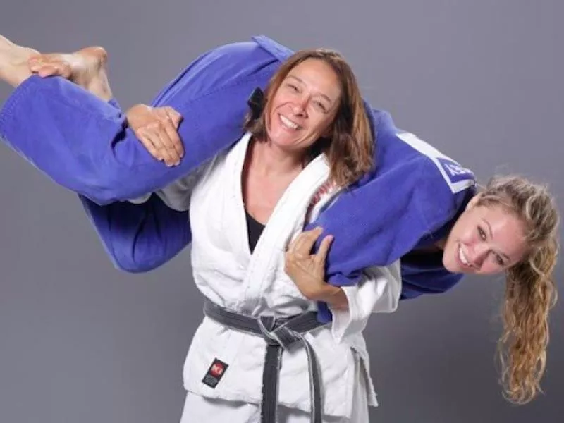 AnnaMaria De Mars does a fun pose with daughter Ronda Rousey