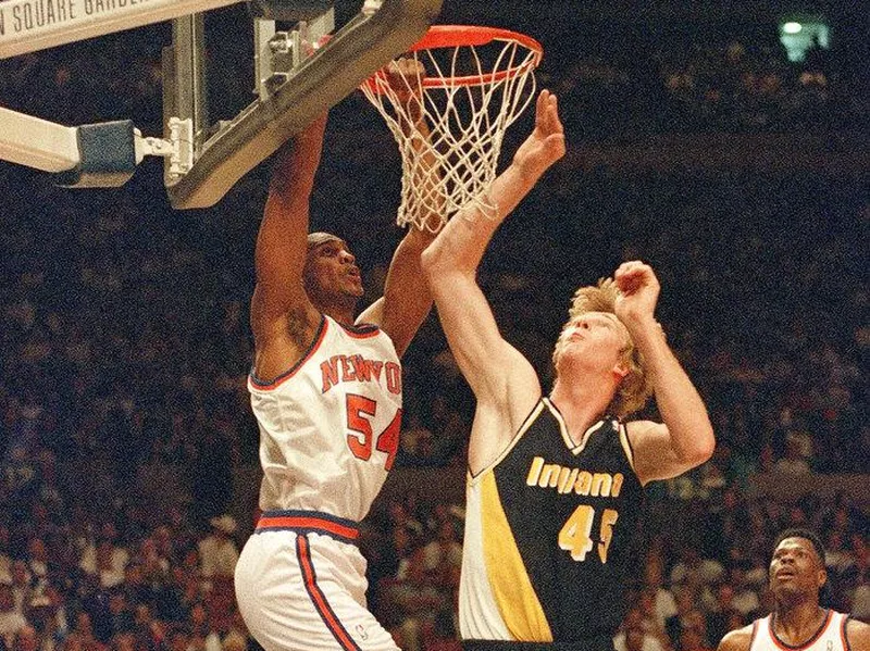 Rik Smits playing against the New York Knicks