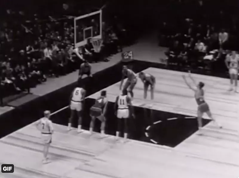 Dave Gambee shoots free throw