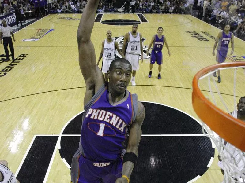 Amar'e Stoudemire shoots against the San Antonio Spurs