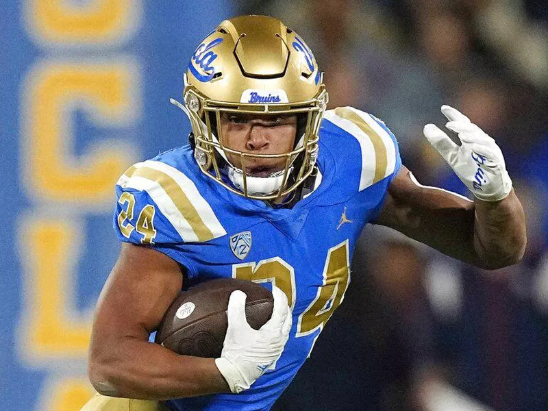 UCLA running back Zach Charbonnet