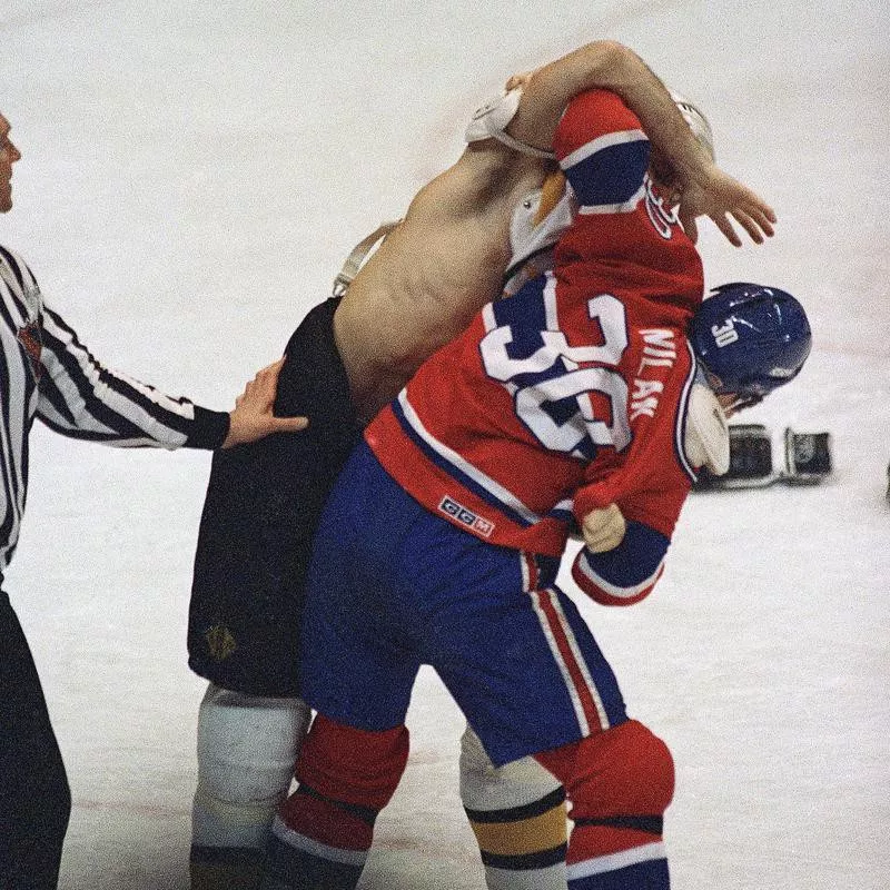 Chris Nilan and Gord Kluzak fighting