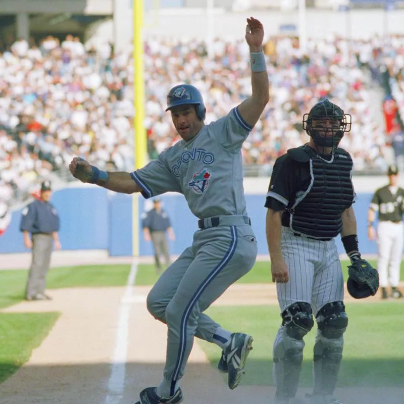 Paul Molitor crosses plate