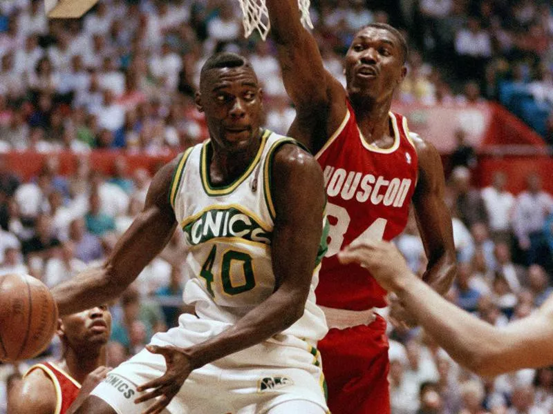 Hakeem Olajuwon and Shawn Kemp