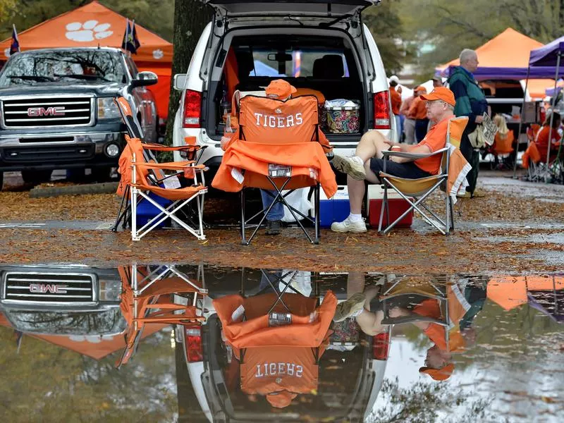 Clemson fans relaxing