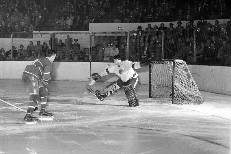 Detroit Red Wings goalie Terry Sawchuck