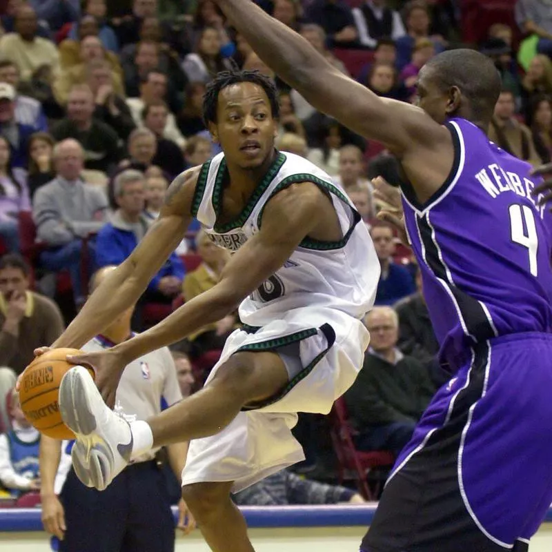 Troy Hudson looks to pass around Sacramento Kings forward Chris Webber