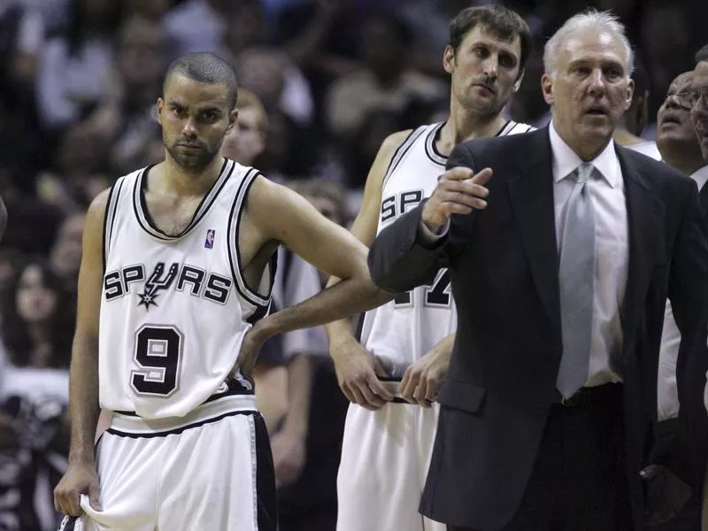 Tony Parker, Brent Barry and Gregg Popvich