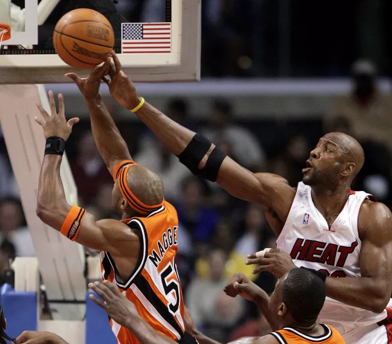 Alonzo Mourning and Corey Maggette