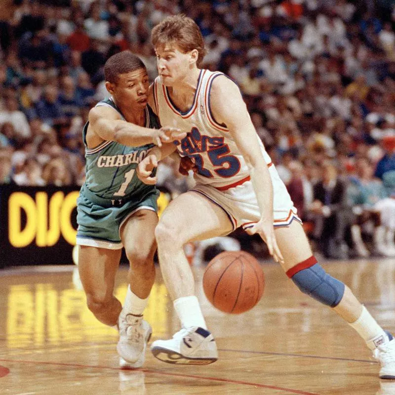 Mark Price drives against 