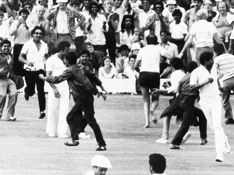 Viv Richards with supporters