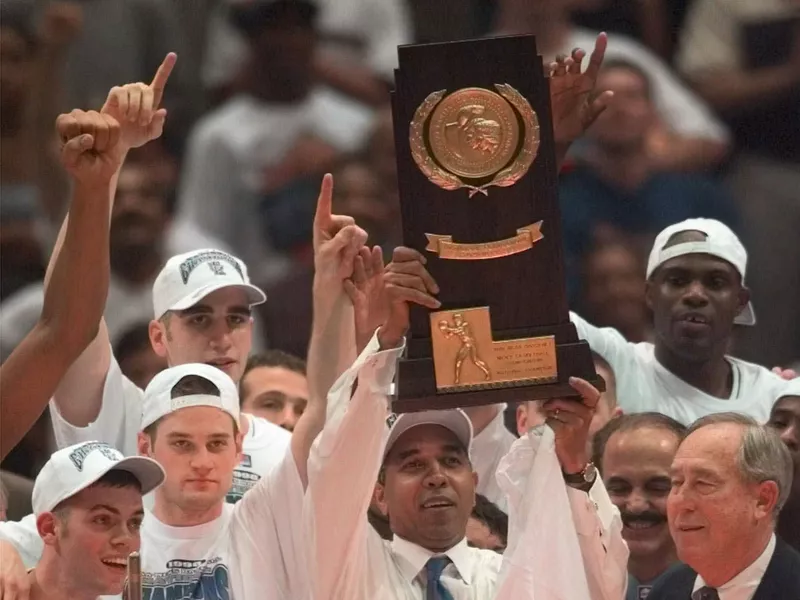 Kentucky coach Tubby Smith holds up trophy