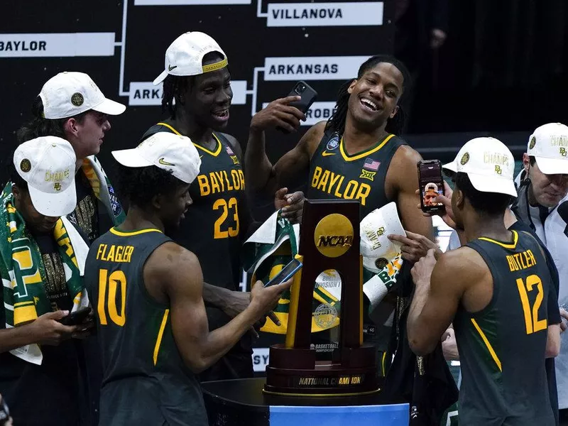 Baylor players celebrate with the national championship trophy in 2021