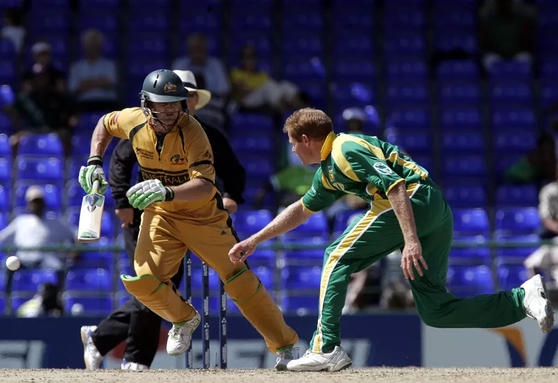 Shaun Pollock in action