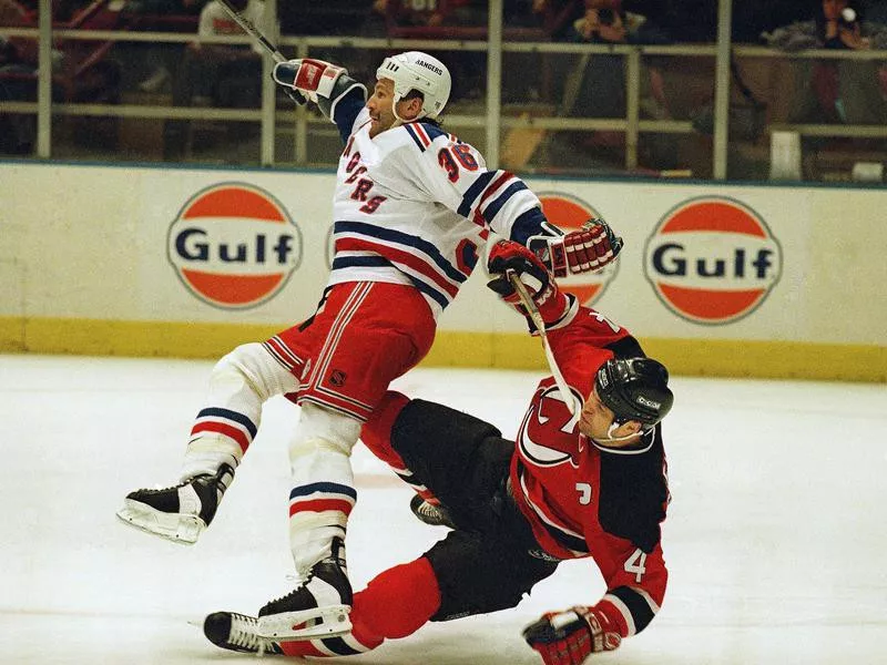 Scott Stevens colliding with Glenn Anderson