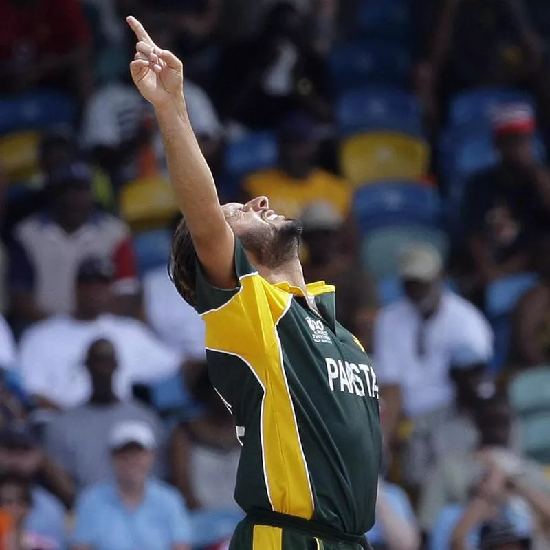 Shahid Afridi celebrates