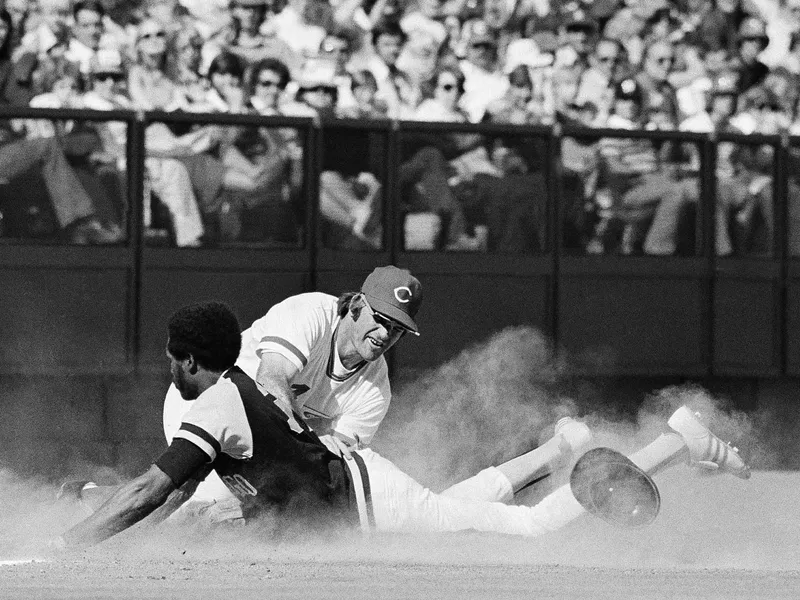 Dave Winfield slides into third