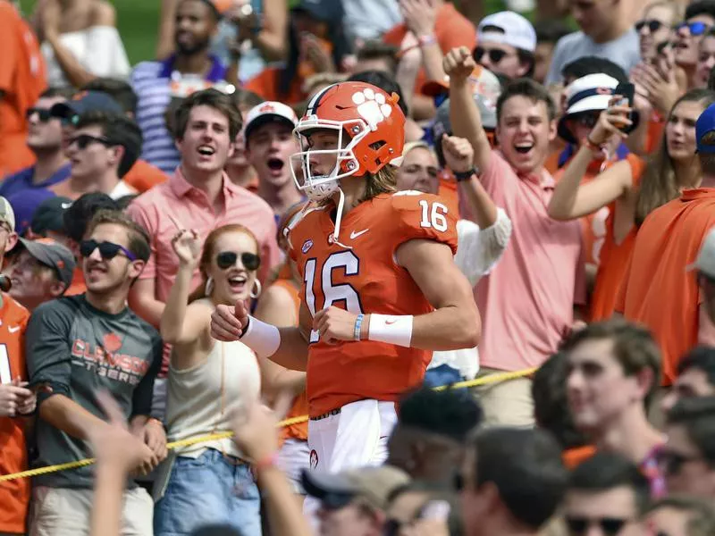 Clemson Tigers Trevor Lawrence runs down 