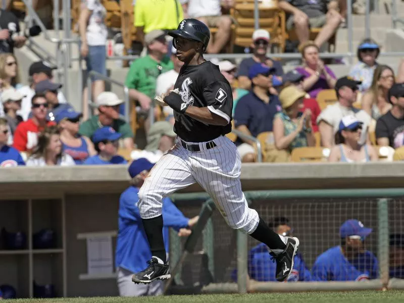 White Sox's Juan Pierre scores